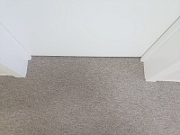 Укладка ковровой плитки и монтаж плинтусов 230м2